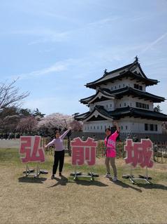 250430桜リレー@弘前公園with猪股.jpg