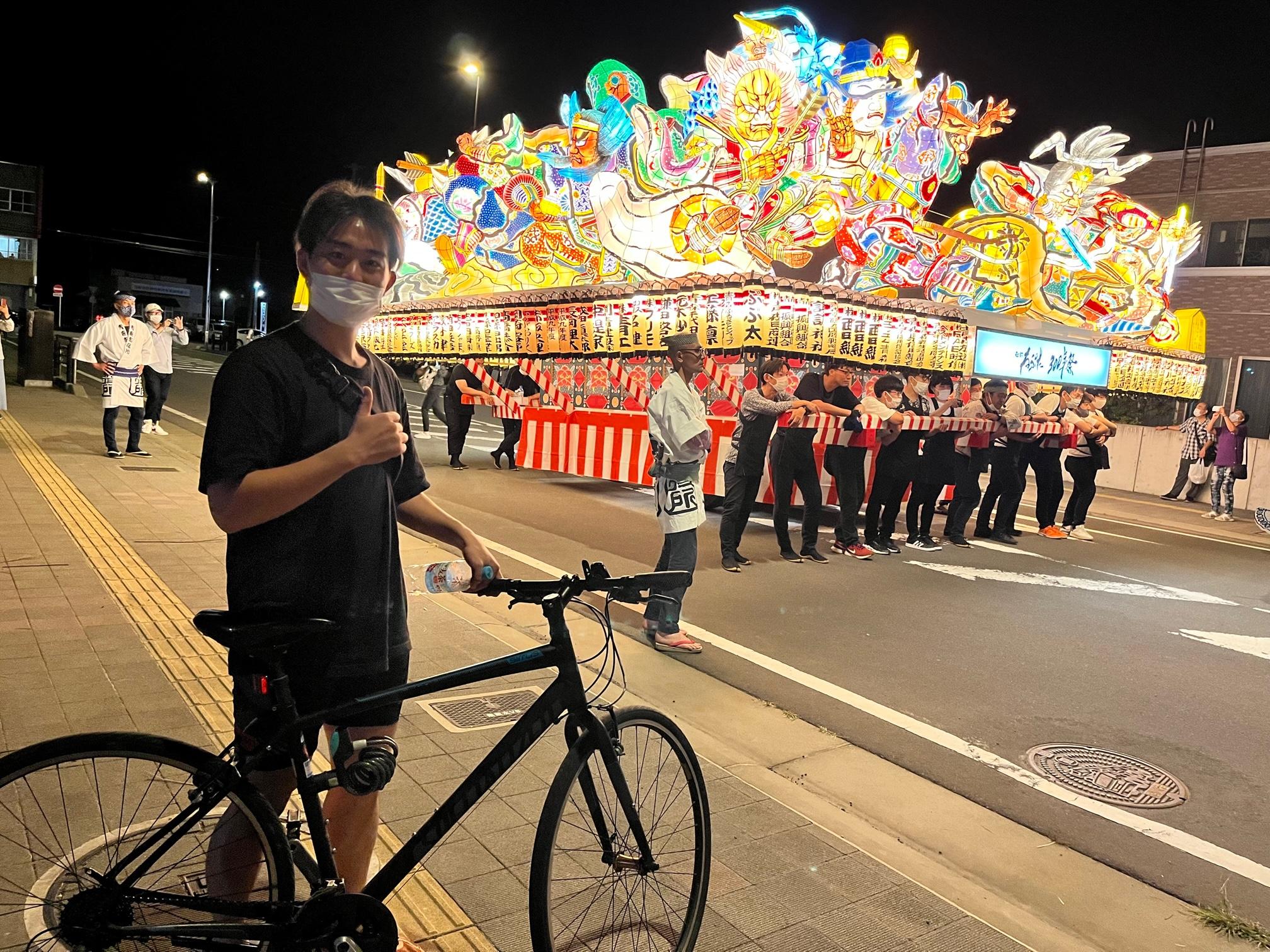 ねぷた300年祭自転車で.jpg