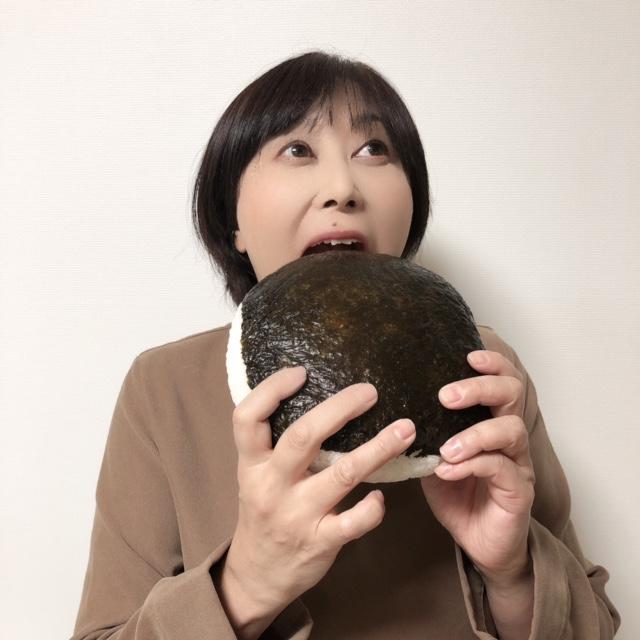 おにぎり食べる.JPG